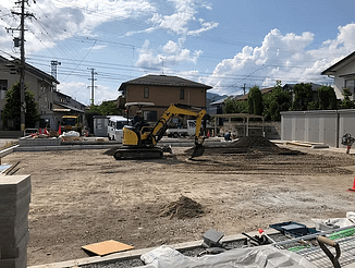 長野市で暮らしをデザインする不動産 土木外構 ワンストップ カズケン 画像 施工事例 ショベルカー
